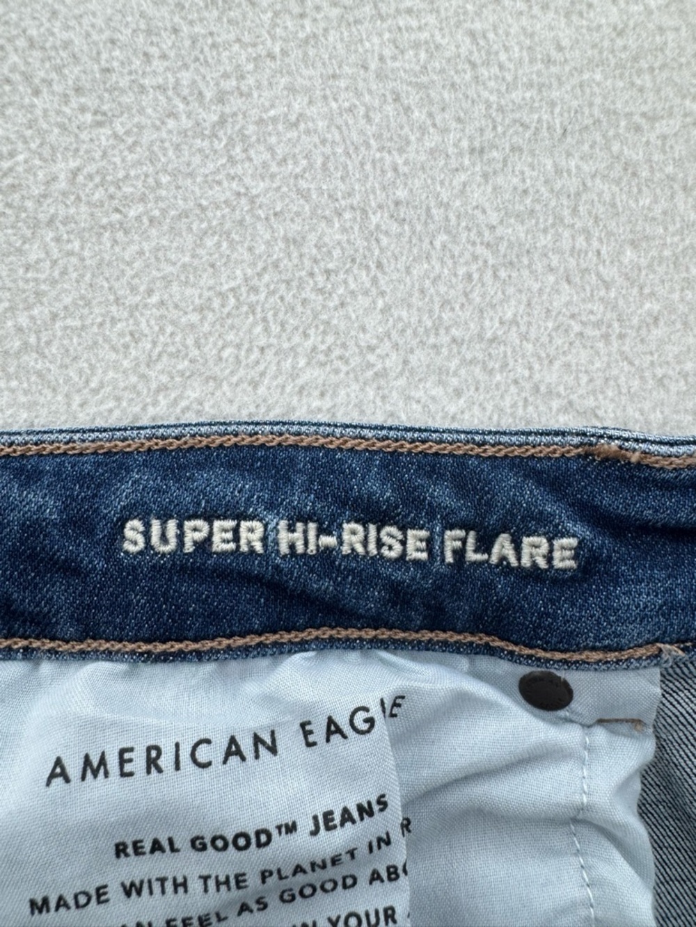 American Eagle Women’s 14 Super High-Rise Flare Jeans NWT - Picture 9 of 10